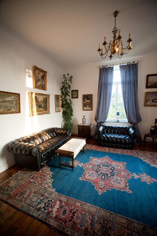 Chateau Neufays Theux Rom bilde