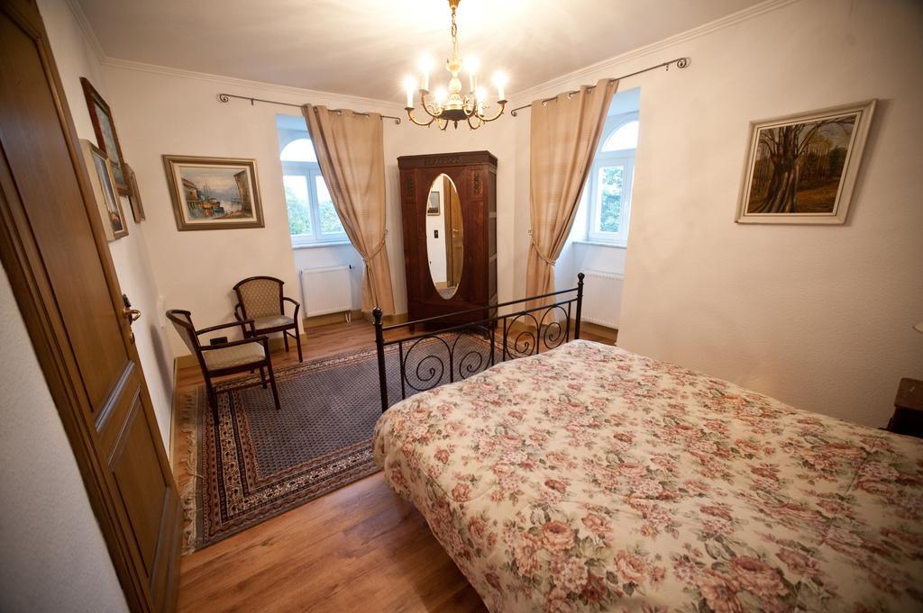 Chateau Neufays Theux Rom bilde