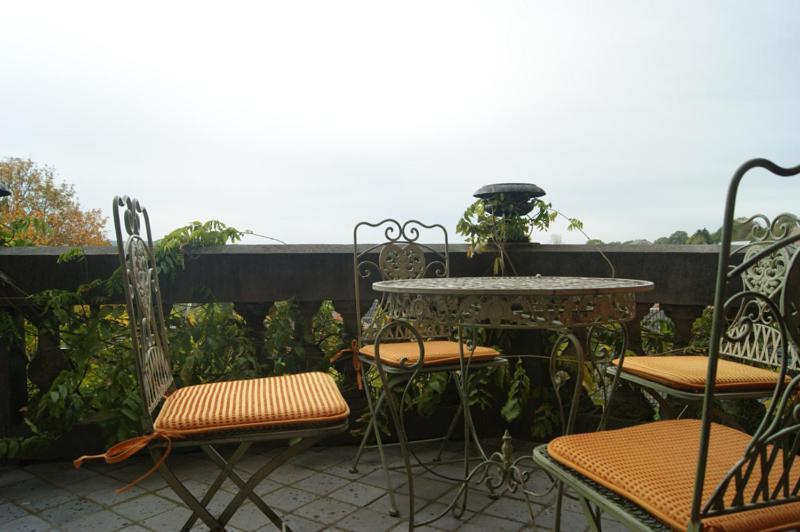 Chateau Neufays Theux Rom bilde
