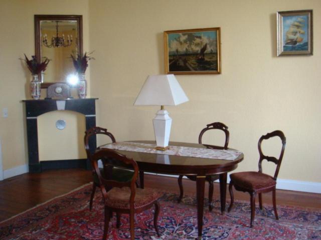 Chateau Neufays Theux Rom bilde