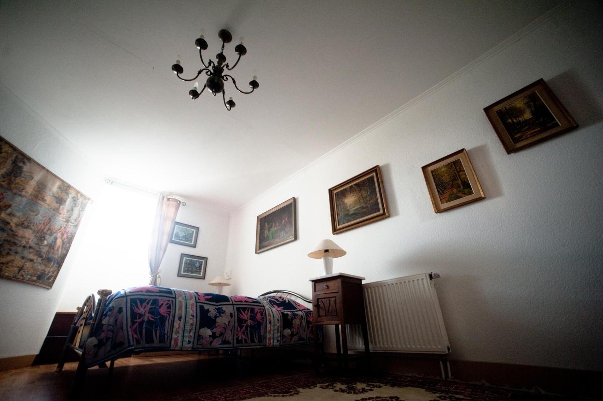 Chateau Neufays Theux Rom bilde