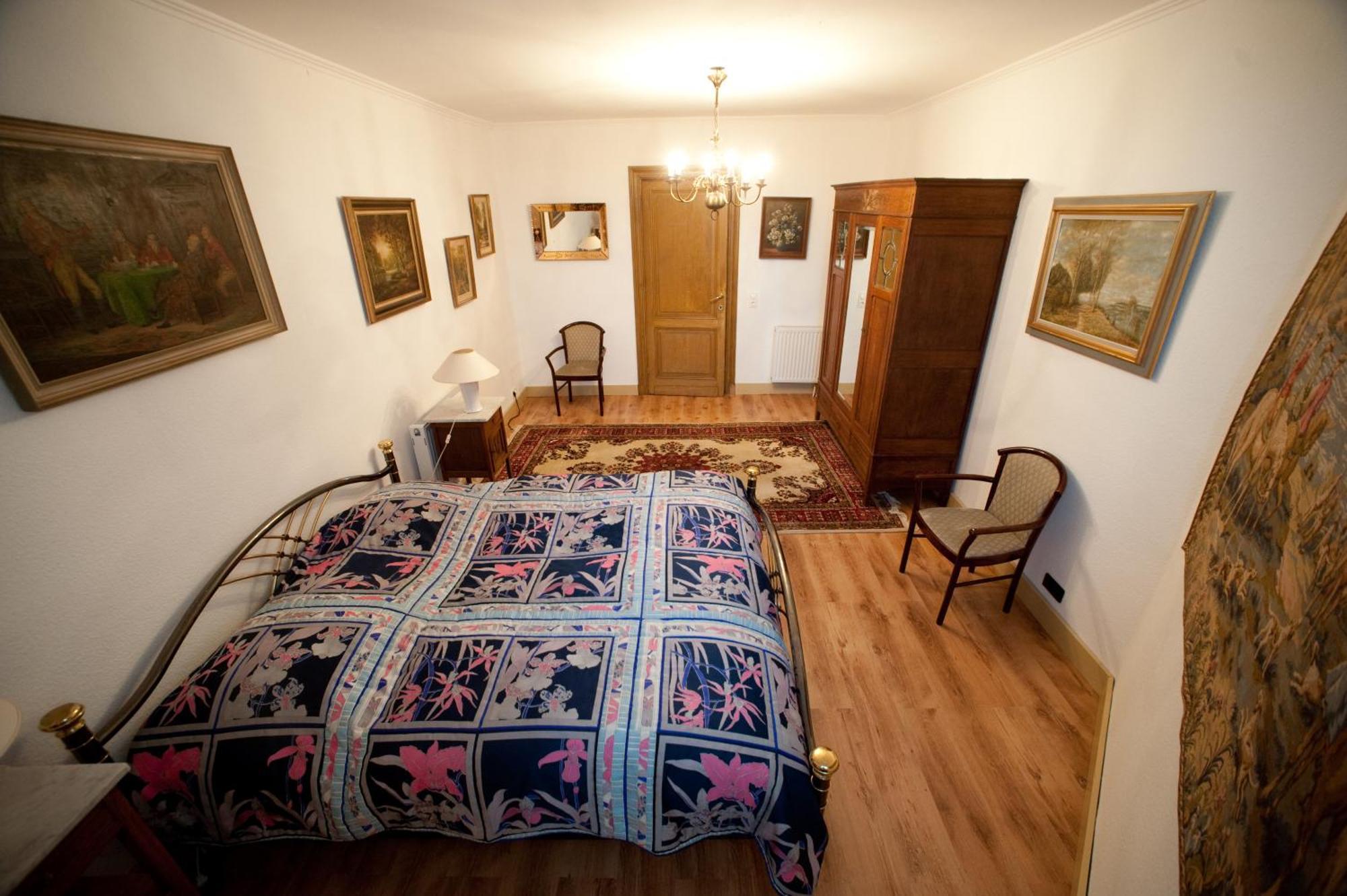 Chateau Neufays Theux Rom bilde